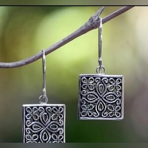 ♥️G 5/$20 Elegant Silver Filigree Earrings